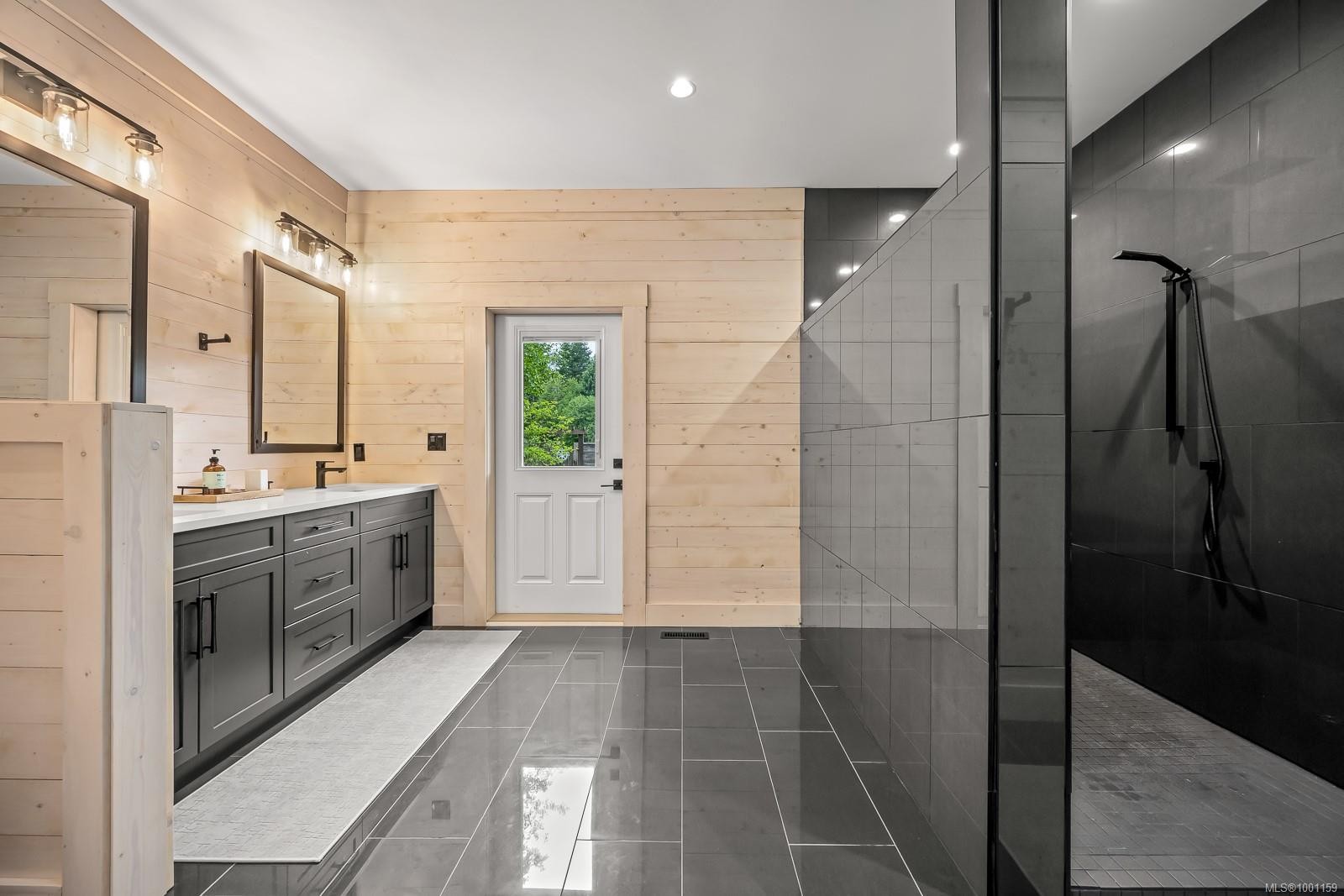 8899 Henderson Ave, Black Creek, BC