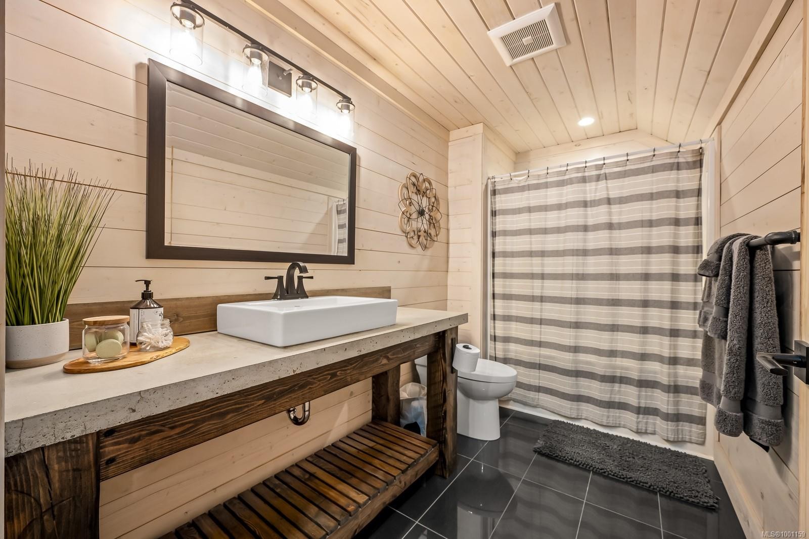 8899 Henderson Ave, Black Creek, BC