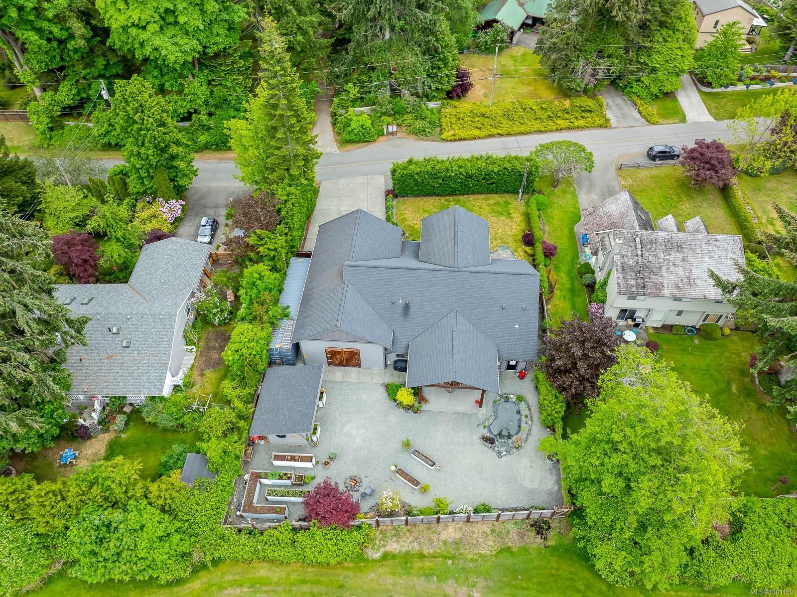 8899 Henderson Ave, Black Creek, BC