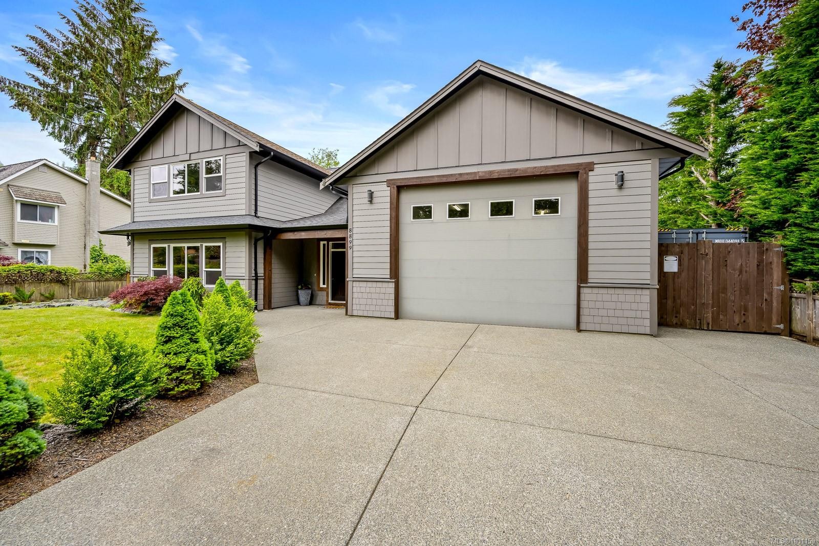 8899 Henderson Ave, Black Creek, BC