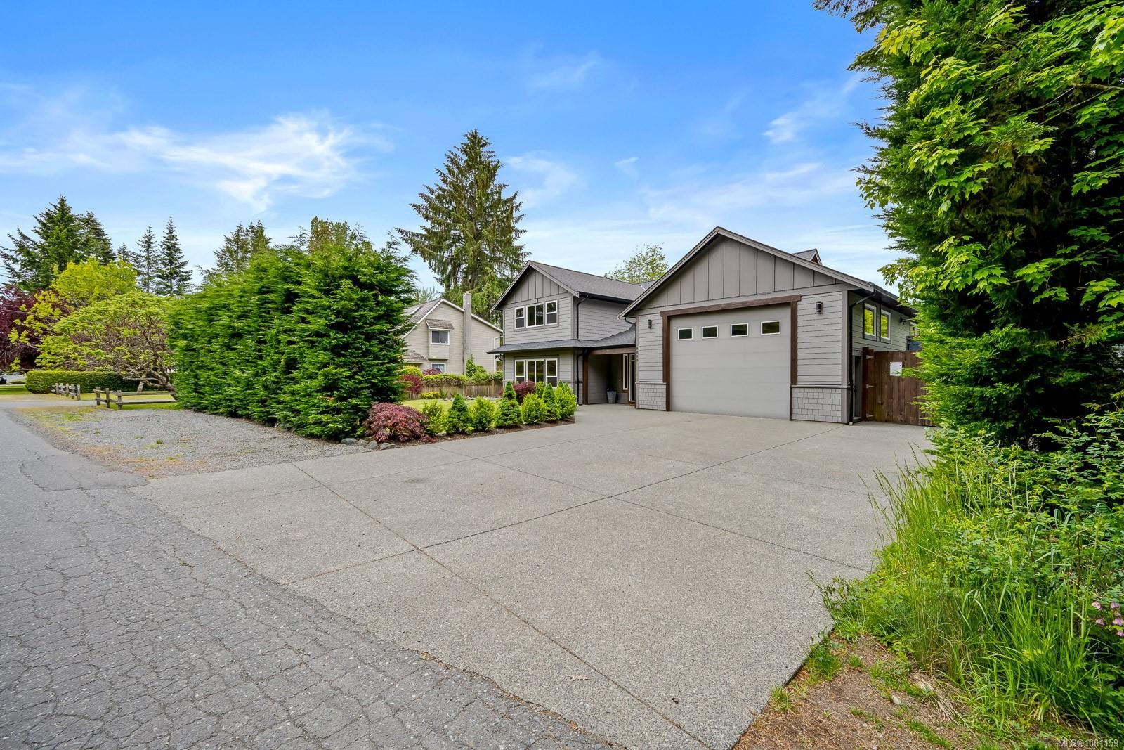 8899 Henderson Ave, Black Creek, BC