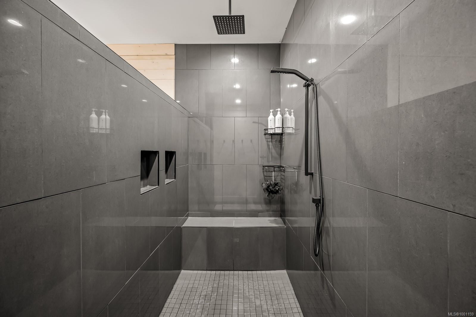 8899 Henderson Ave, Black Creek, BC