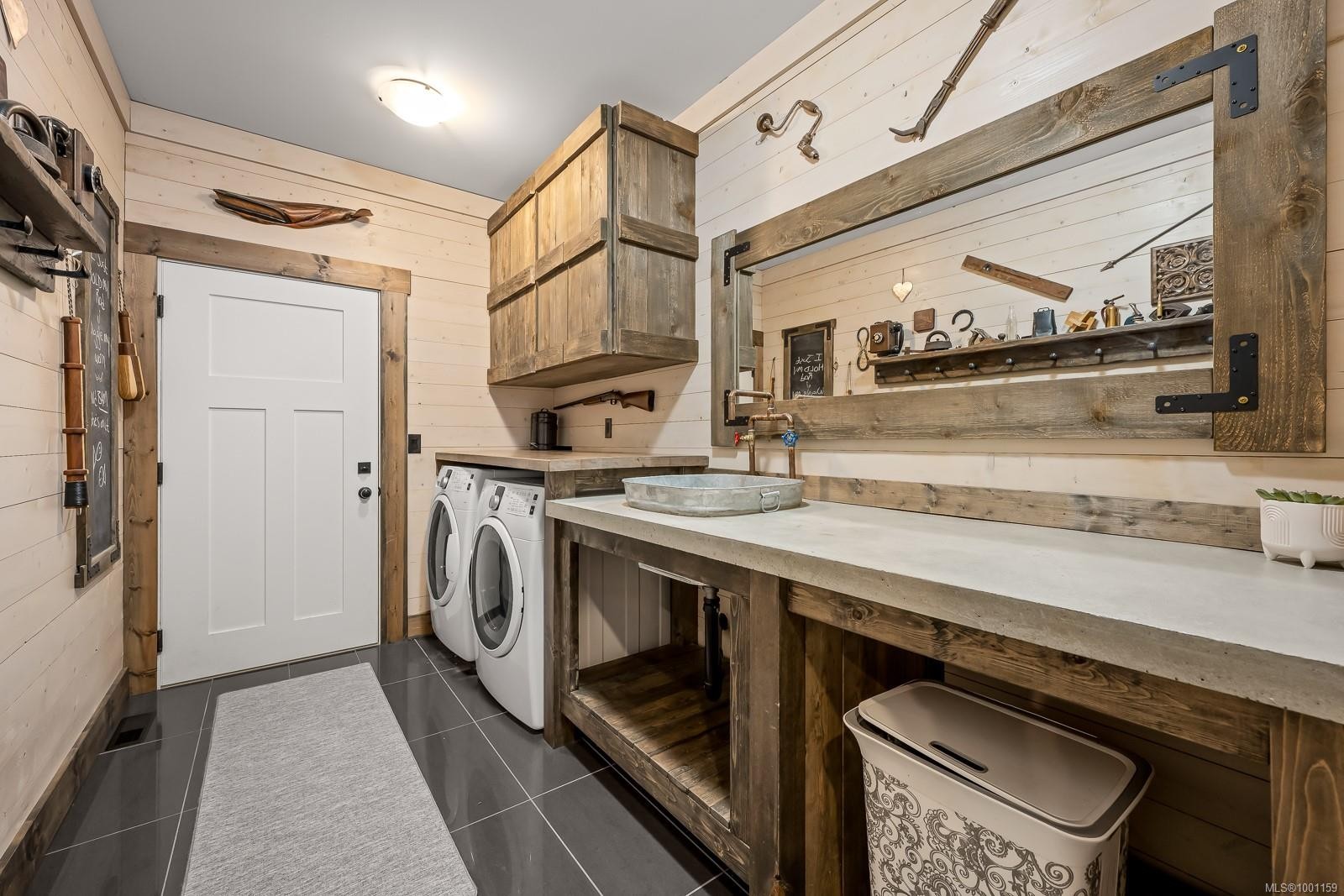 8899 Henderson Ave, Black Creek, BC