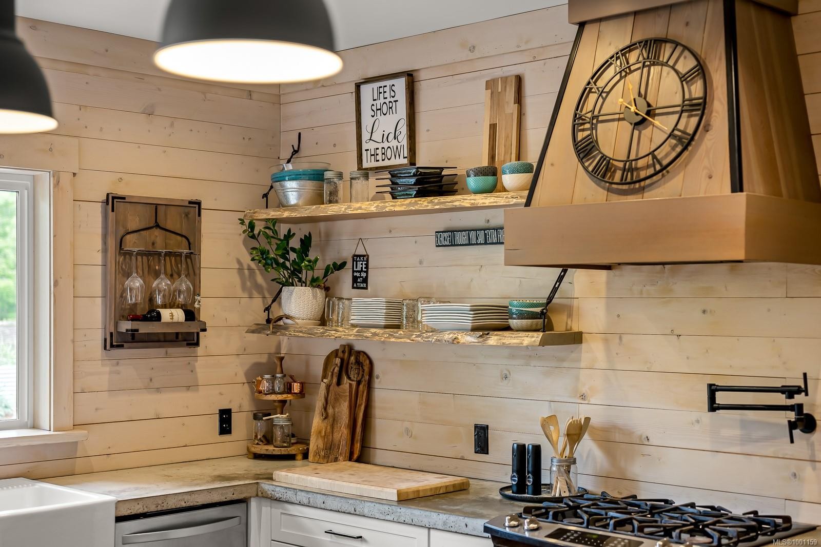 8899 Henderson Ave, Black Creek, BC