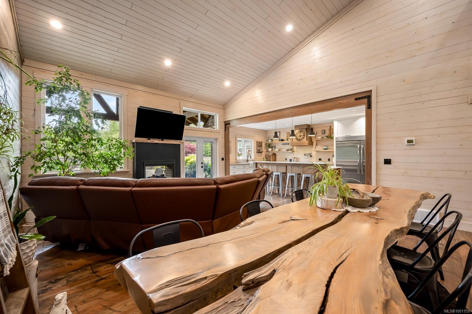 8899 Henderson Ave, Black Creek, BC