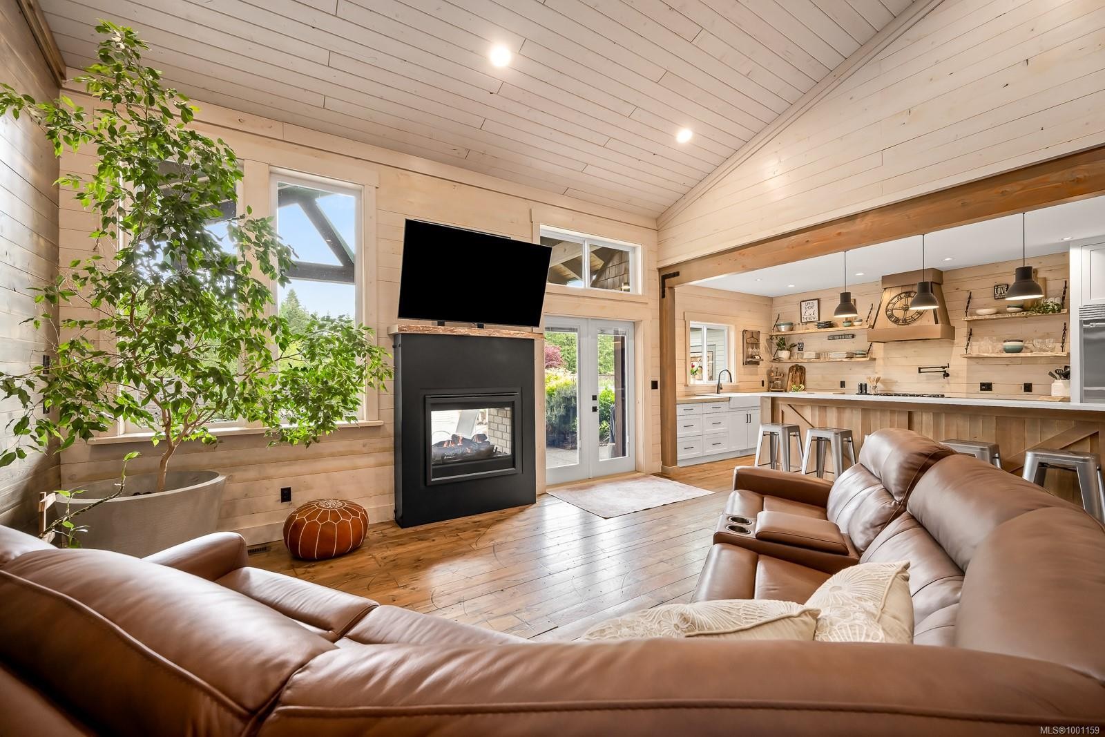 8899 Henderson Ave, Black Creek, BC