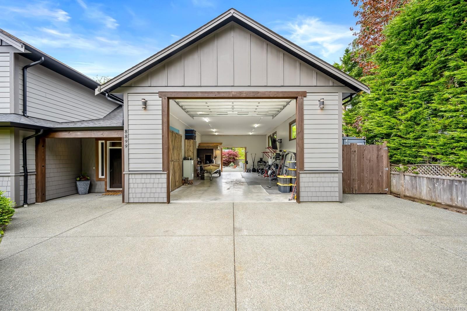 8899 Henderson Ave, Black Creek, BC