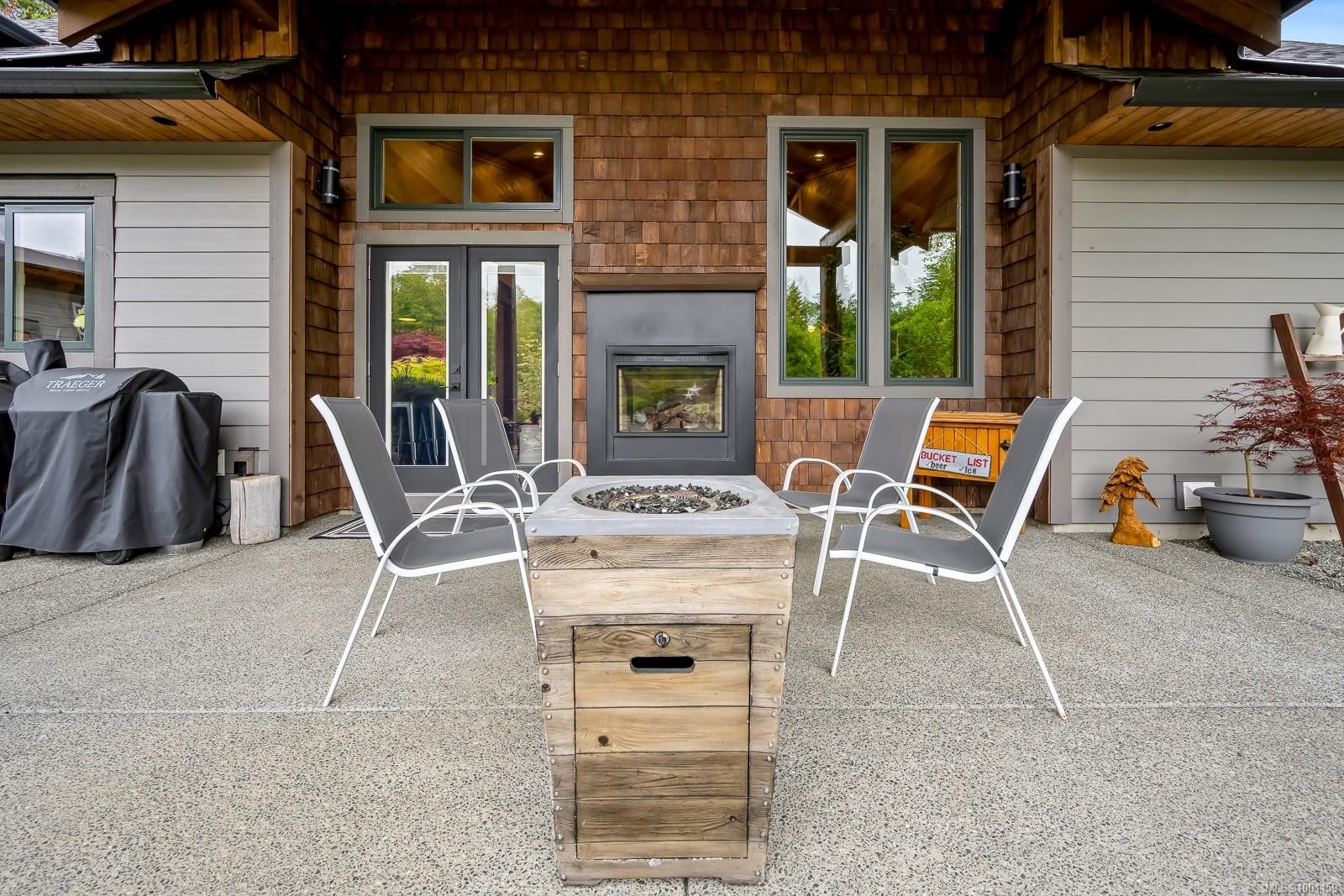 8899 Henderson Ave, Black Creek, BC