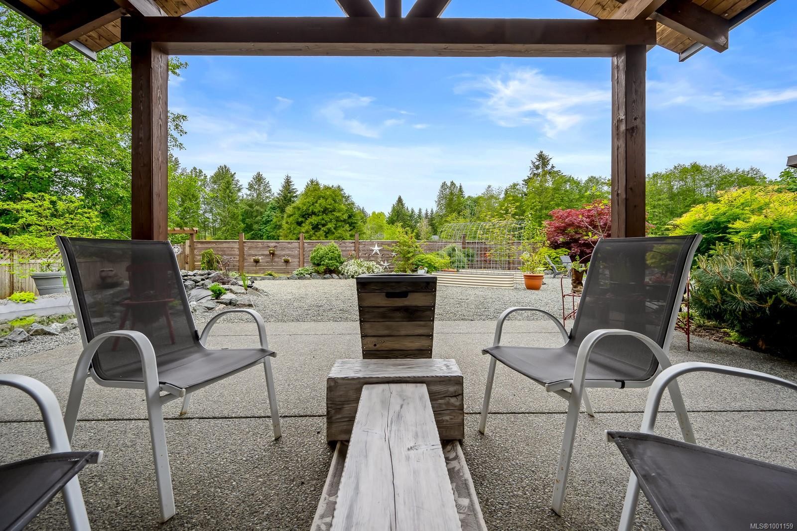 8899 Henderson Ave, Black Creek, BC