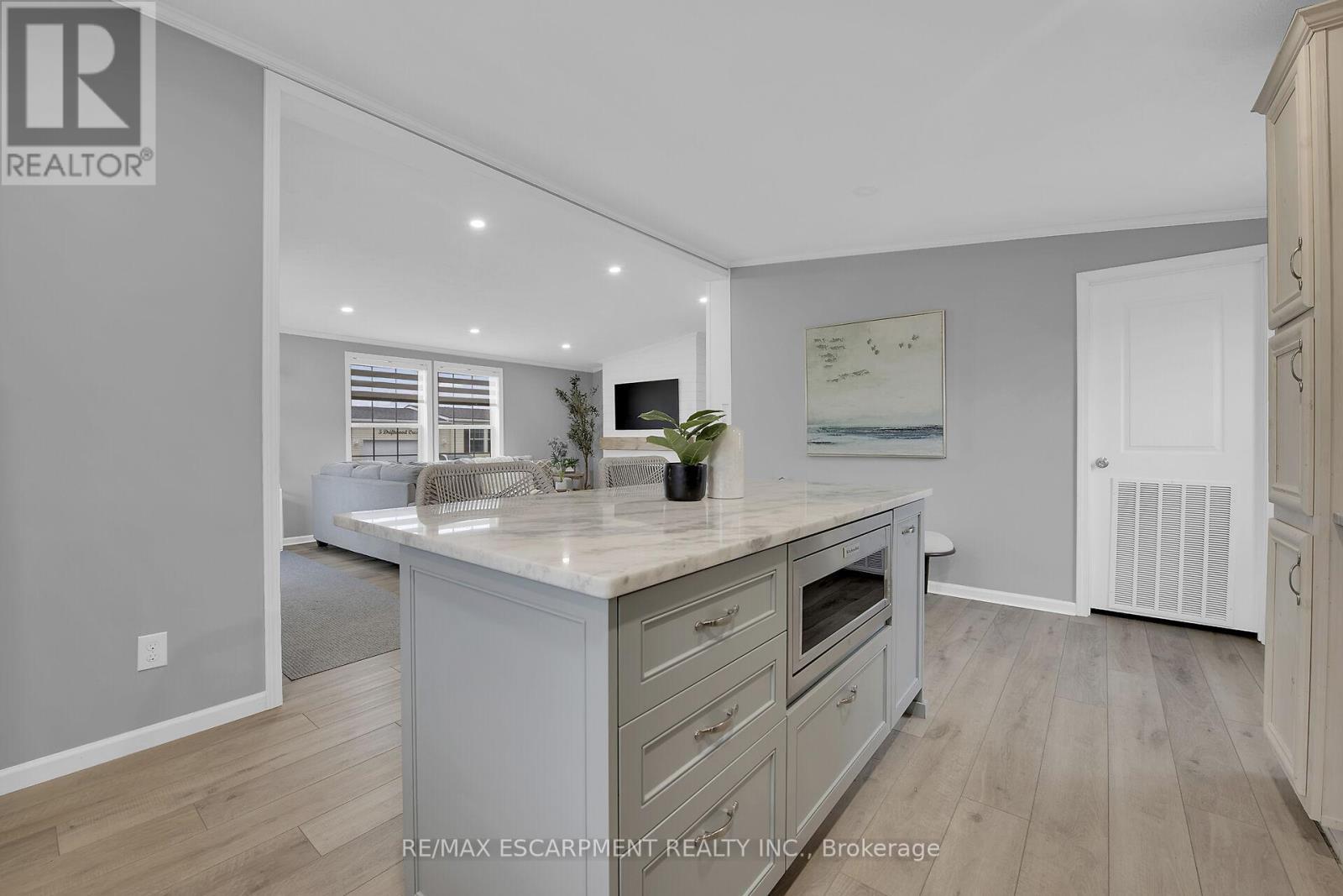 2 Driftwood Crescent, Haldimand, ON - Indoor Photo Showing Kitchen