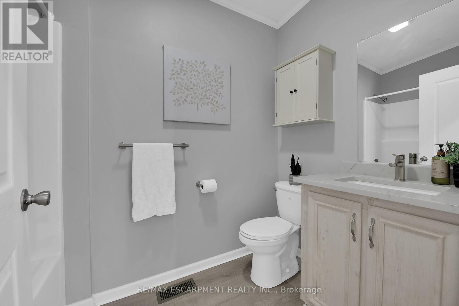 2 Driftwood Crescent, Haldimand, ON - Indoor Photo Showing Bathroom