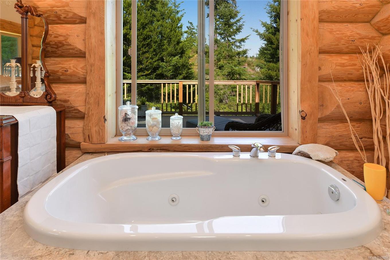 4250 Goldstream Heights Dr, Malahat, BC