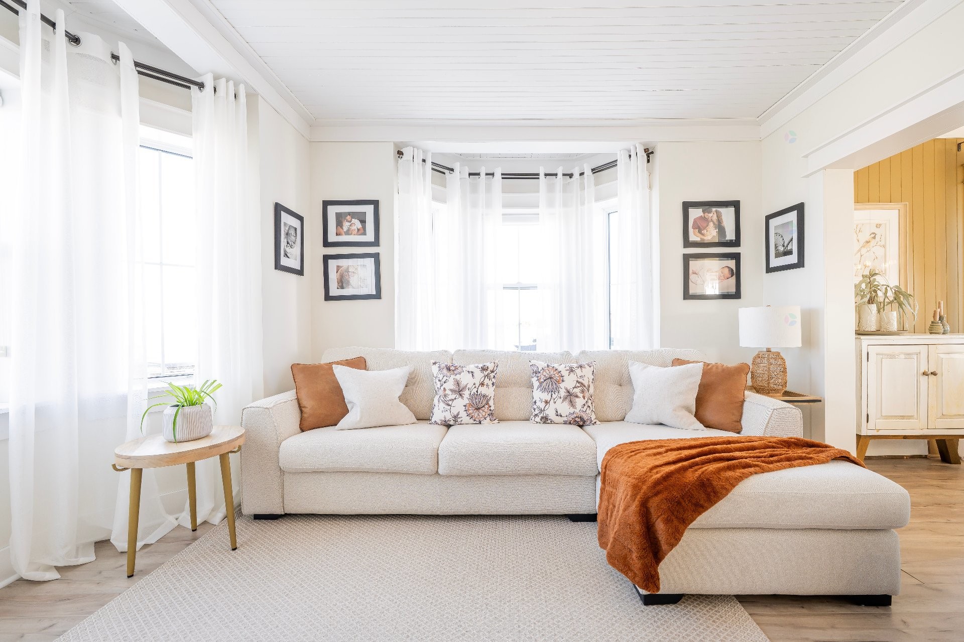 Living Room - 36 Ch. Park, Grosse-Île, QC - Indoor Photo Showing Living Room