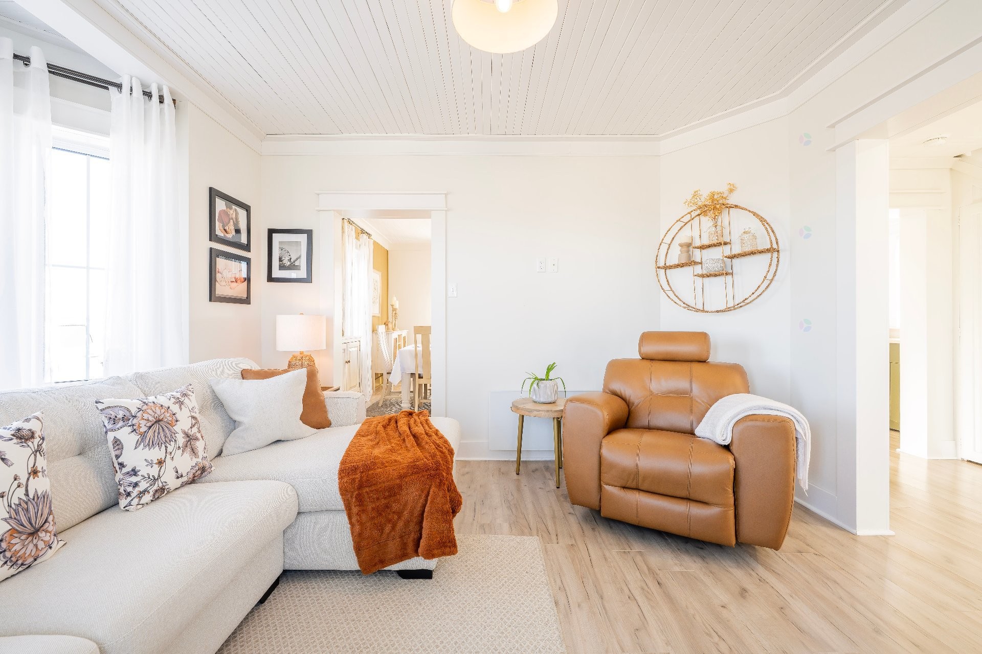 Living Room - 36 Ch. Park, Grosse-Île, QC - Indoor Photo Showing Living Room
