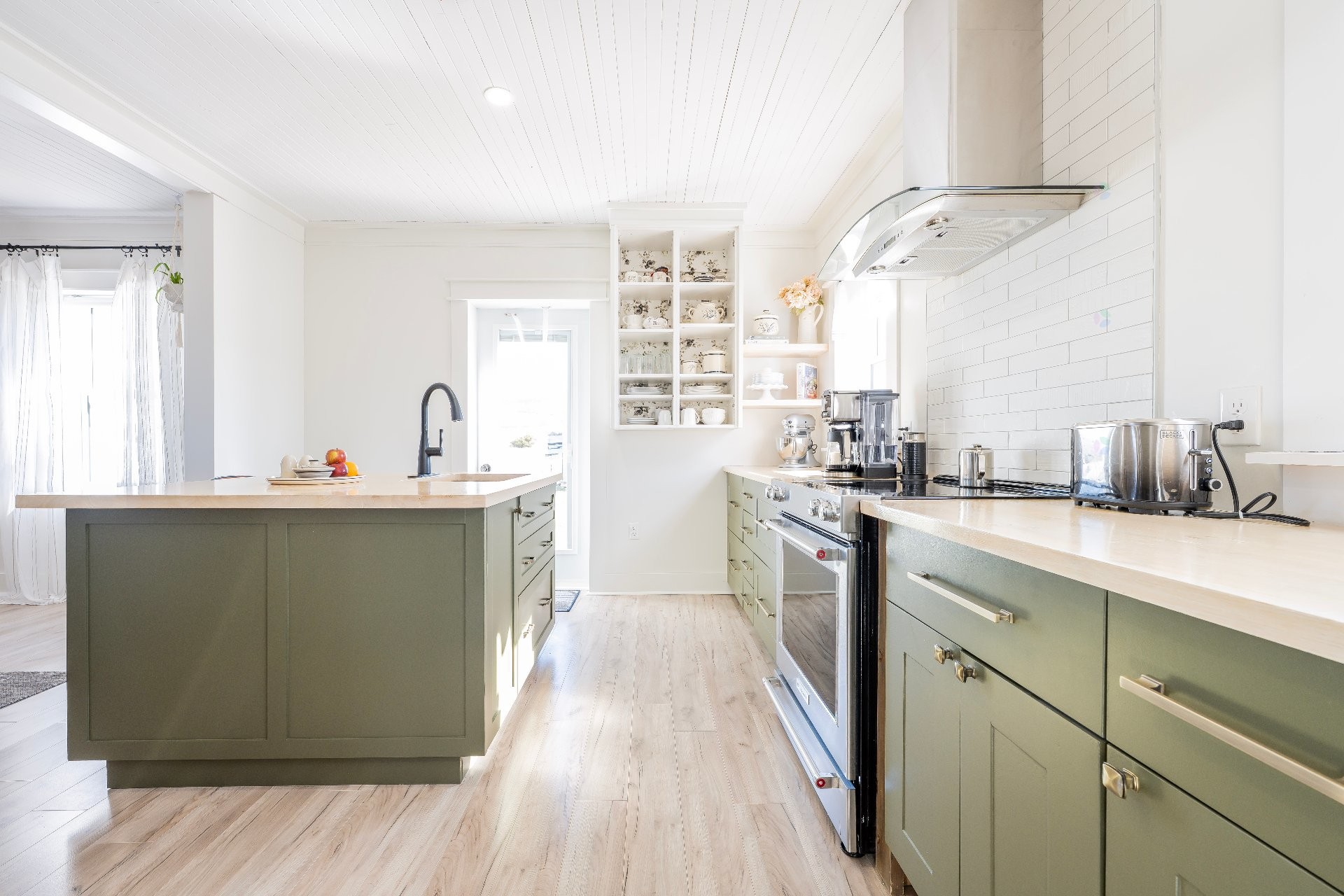 Kitchen - 36 Ch. Park, Grosse-Île, QC - Indoor Photo Showing Kitchen With Upgraded Kitchen