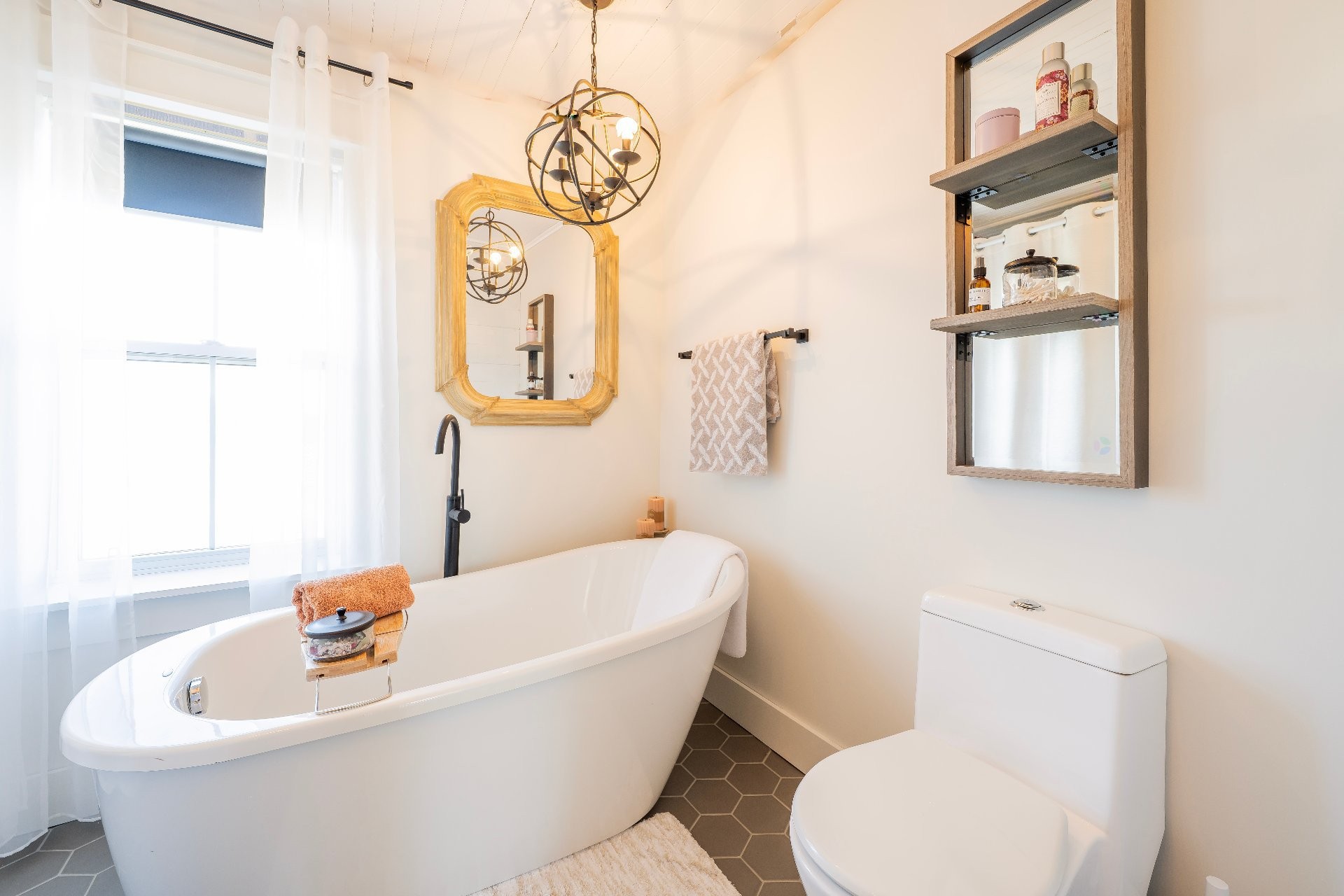 Bathroom - 36 Ch. Park, Grosse-Île, QC - Indoor Photo Showing Bathroom