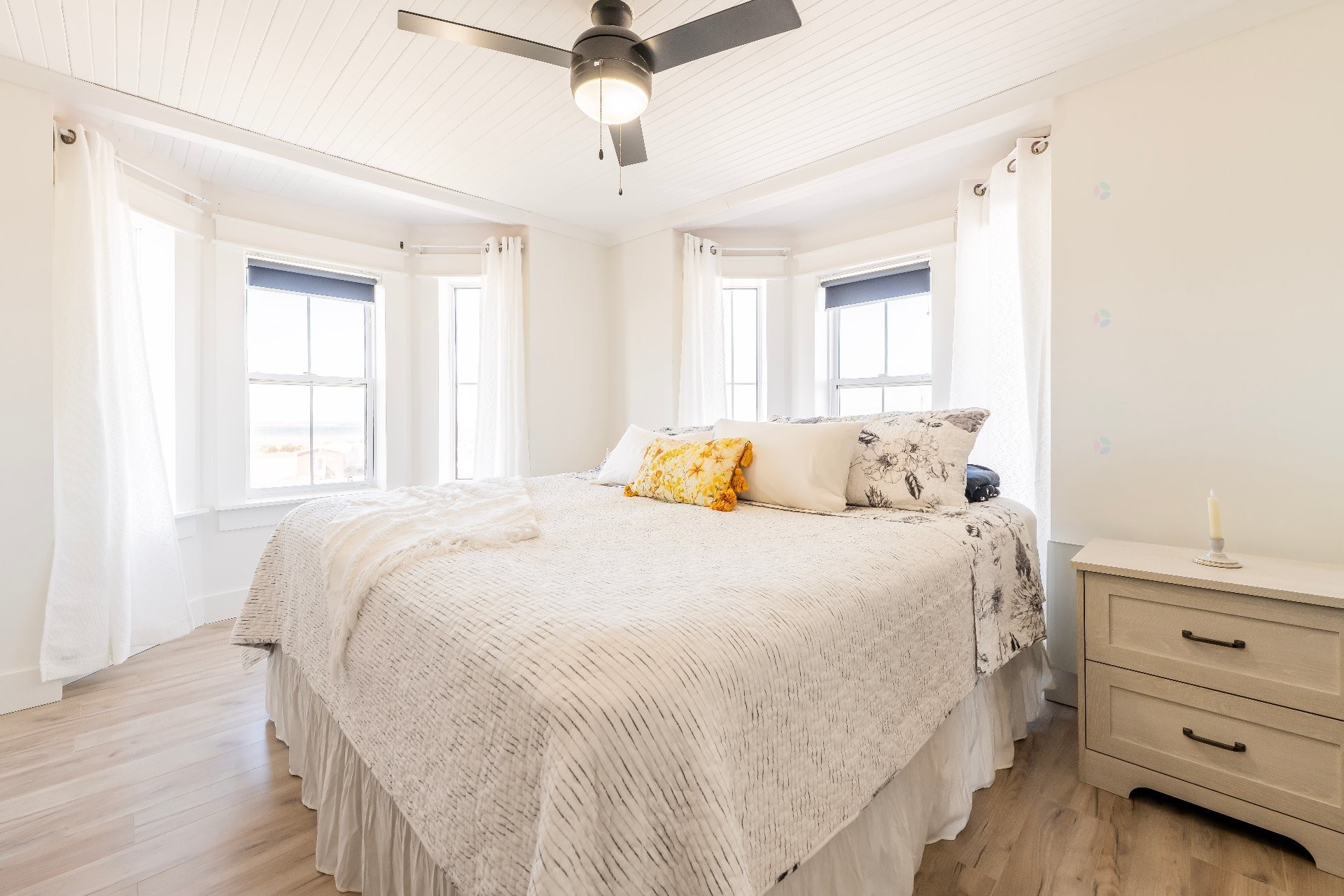 Master Bedroom - 36 Ch. Park, Grosse-Île, QC - Indoor Photo Showing Bedroom