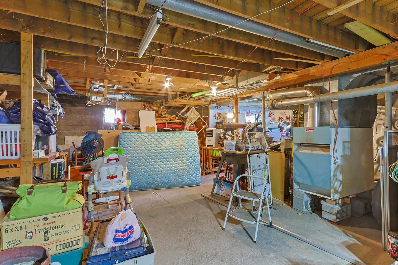 Family room - 18 Rue Viau, Saint-Isidore, QC - Indoor Photo Showing Basement