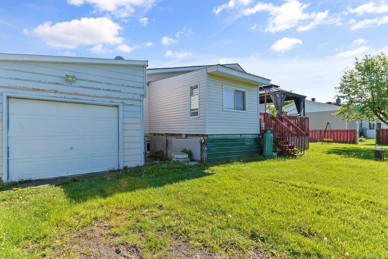 Backyard - 18 Rue Viau, Saint-Isidore, QC - Outdoor