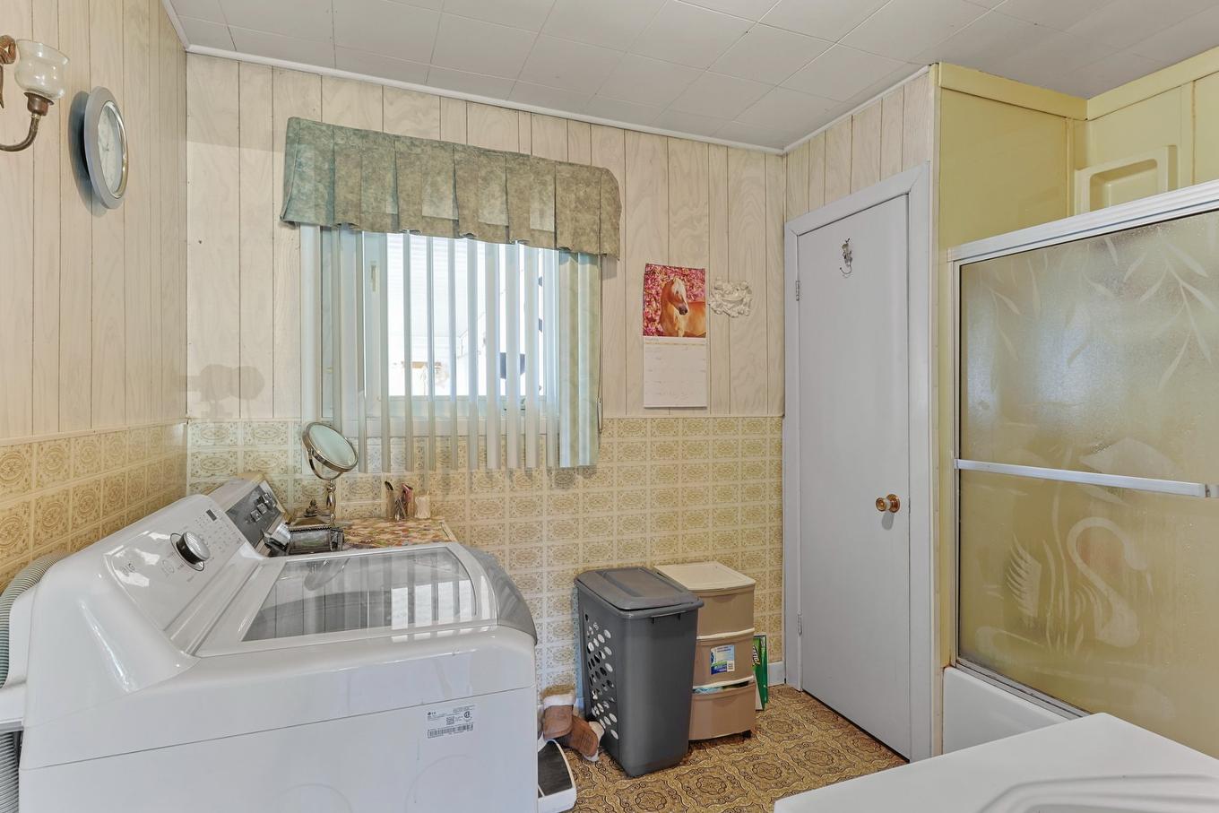 Bathroom - 18 Rue Viau, Saint-Isidore, QC - Indoor Photo Showing Laundry Room