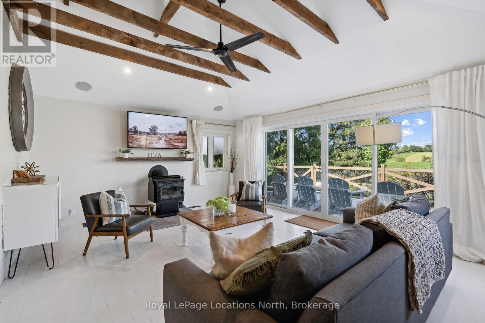2605 County 42 Road, Clearview, ON - Indoor Photo Showing Living Room