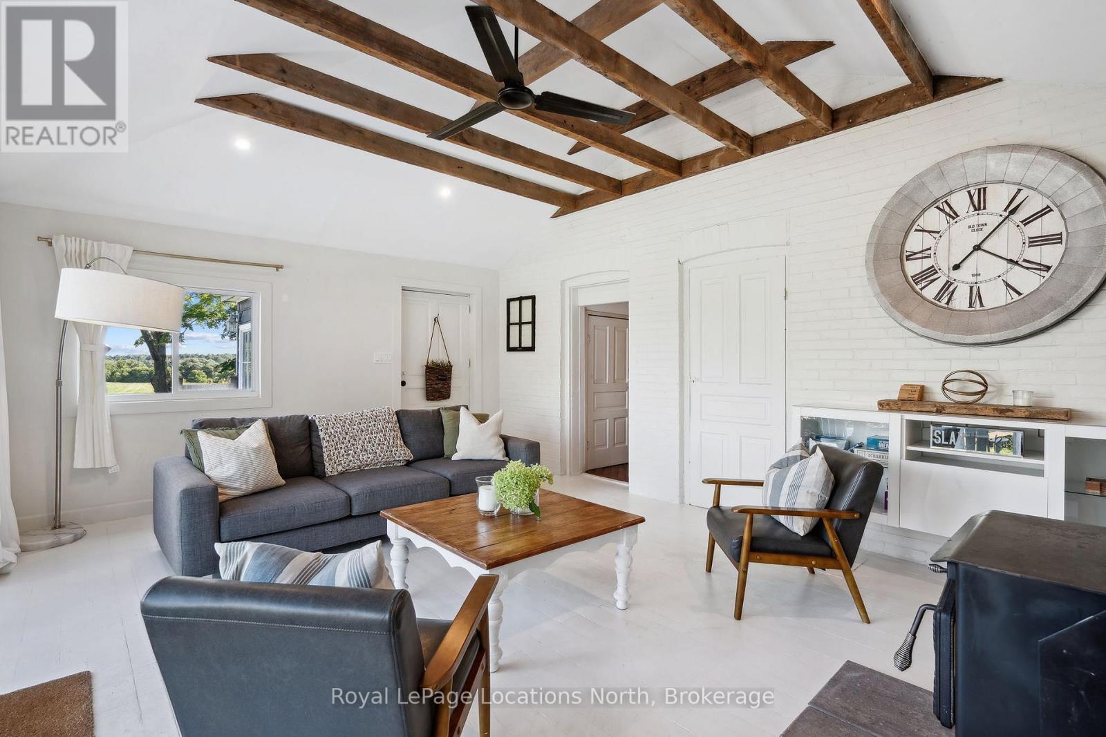 2605 County 42 Road, Clearview, ON - Indoor Photo Showing Living Room