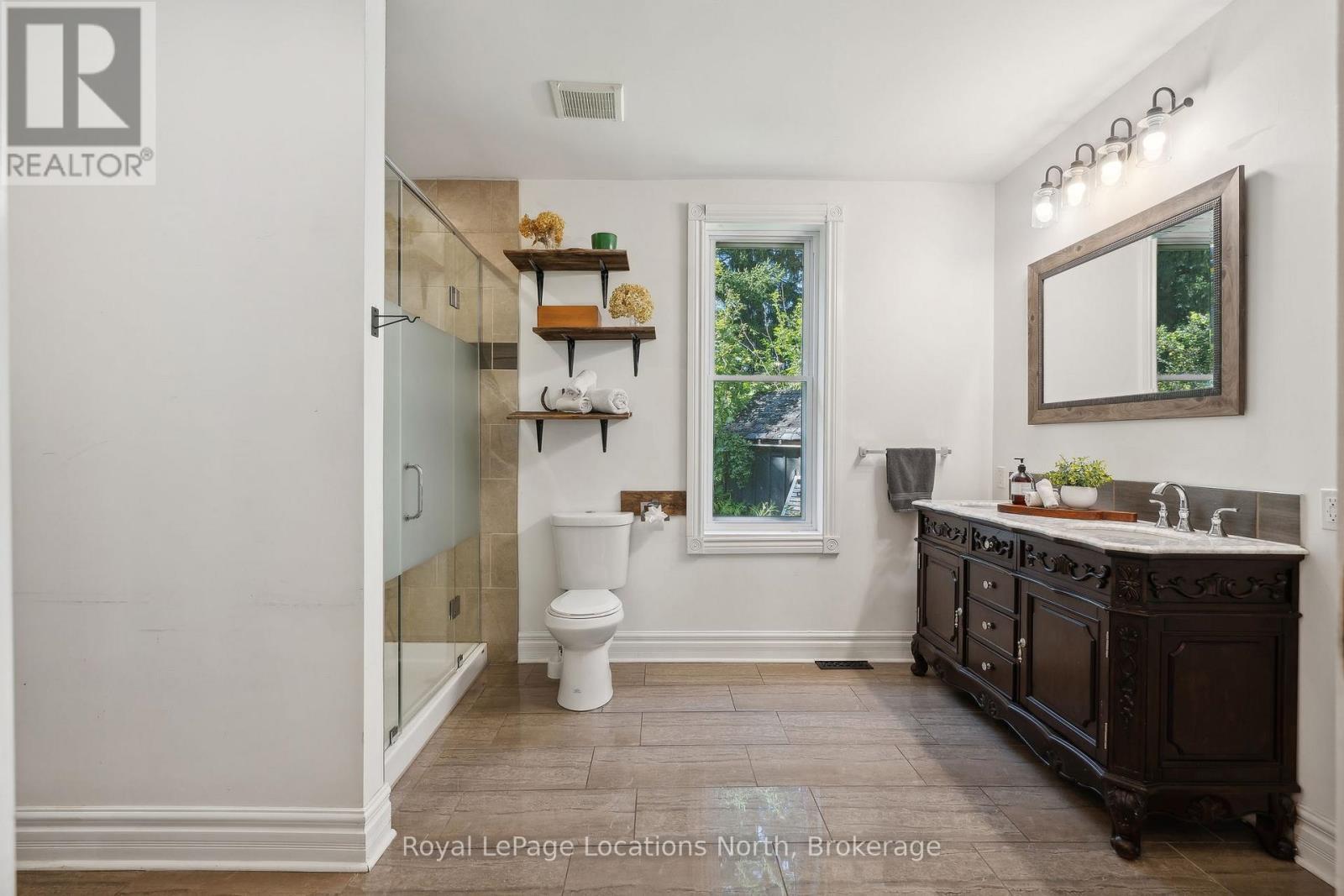 2605 County 42 Road, Clearview, ON - Indoor Photo Showing Bathroom