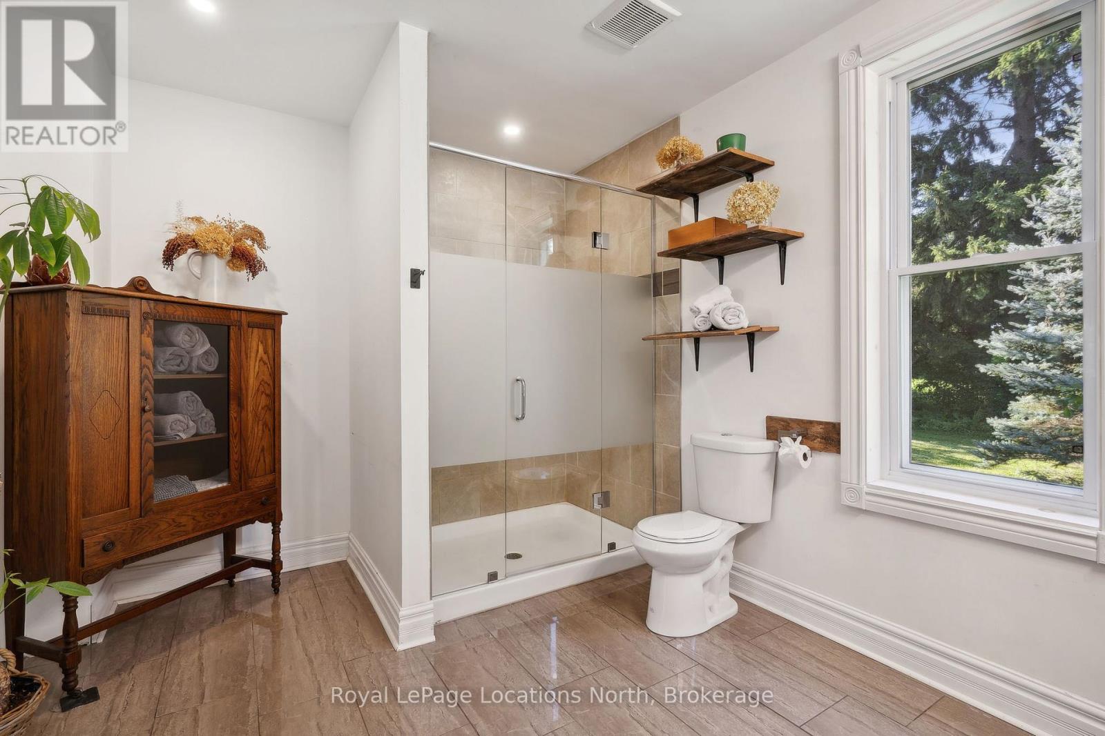 2605 County 42 Road, Clearview, ON - Indoor Photo Showing Bathroom