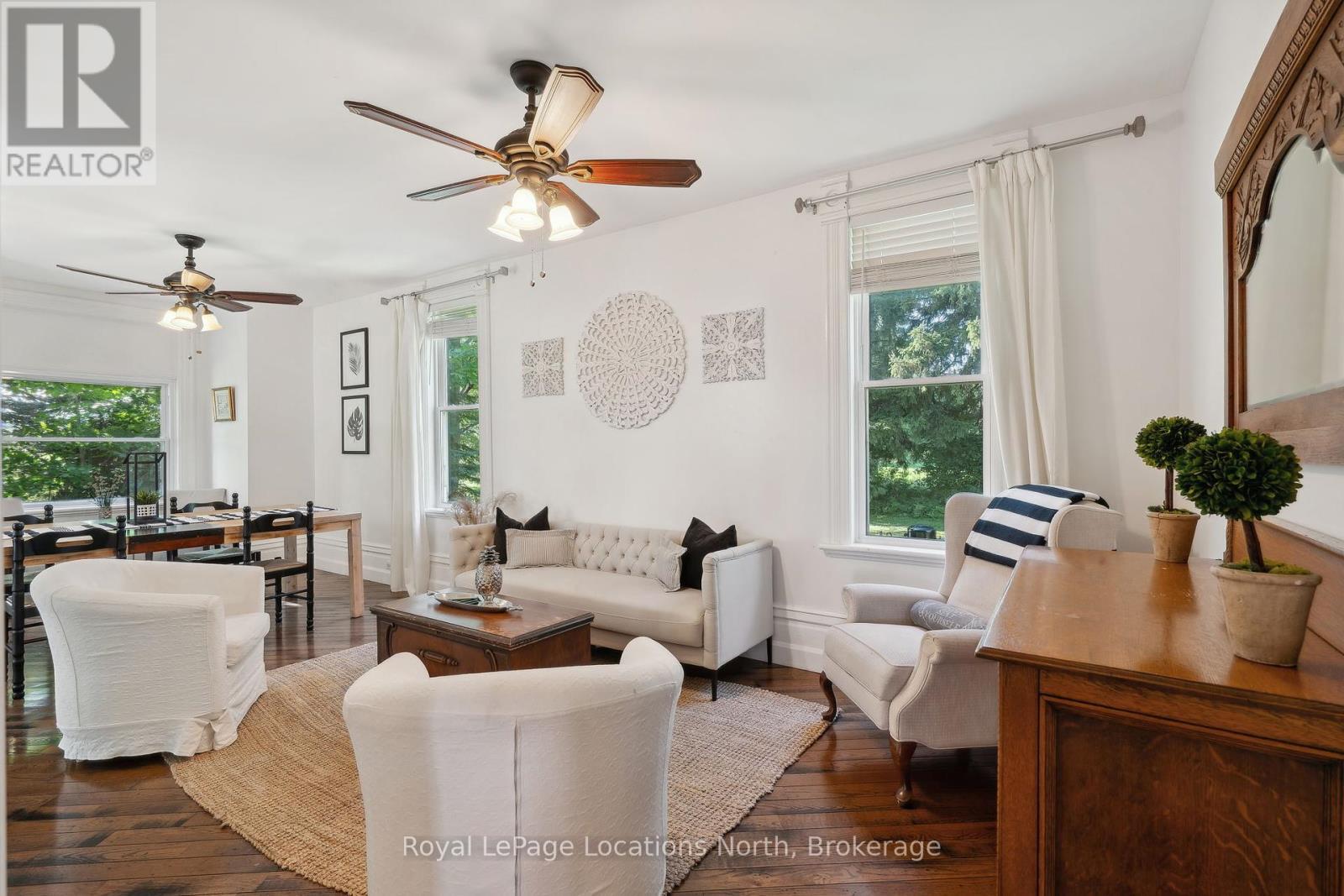 2605 County 42 Road, Clearview, ON - Indoor Photo Showing Living Room