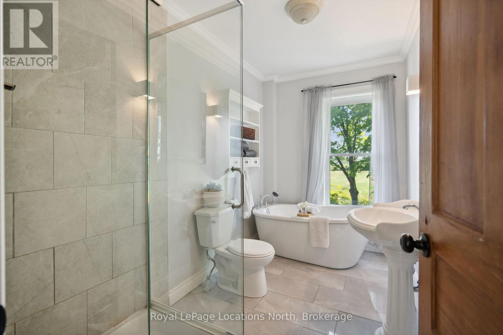 2605 County 42 Road, Clearview, ON - Indoor Photo Showing Bathroom