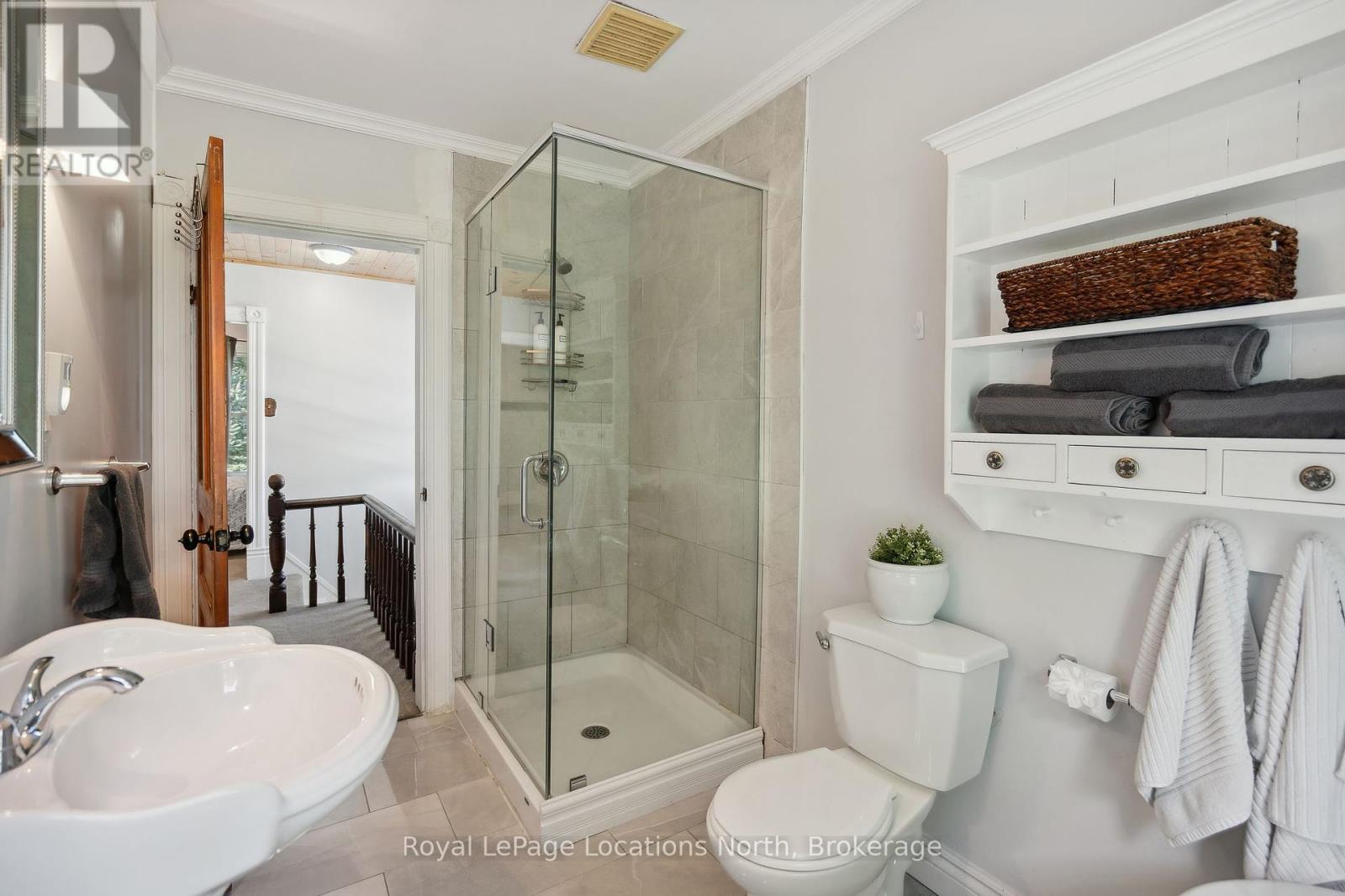 2605 County 42 Road, Clearview, ON - Indoor Photo Showing Bathroom