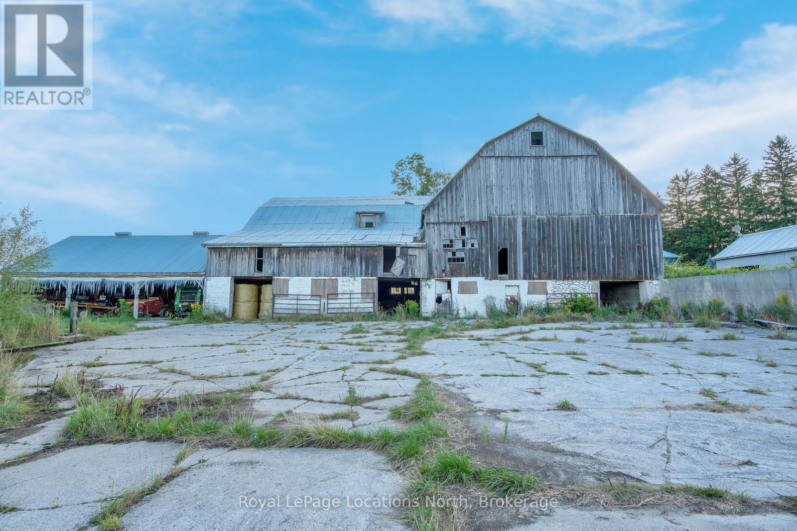 2605 County 42 Road, Clearview, ON - Outdoor With Deck Patio Veranda