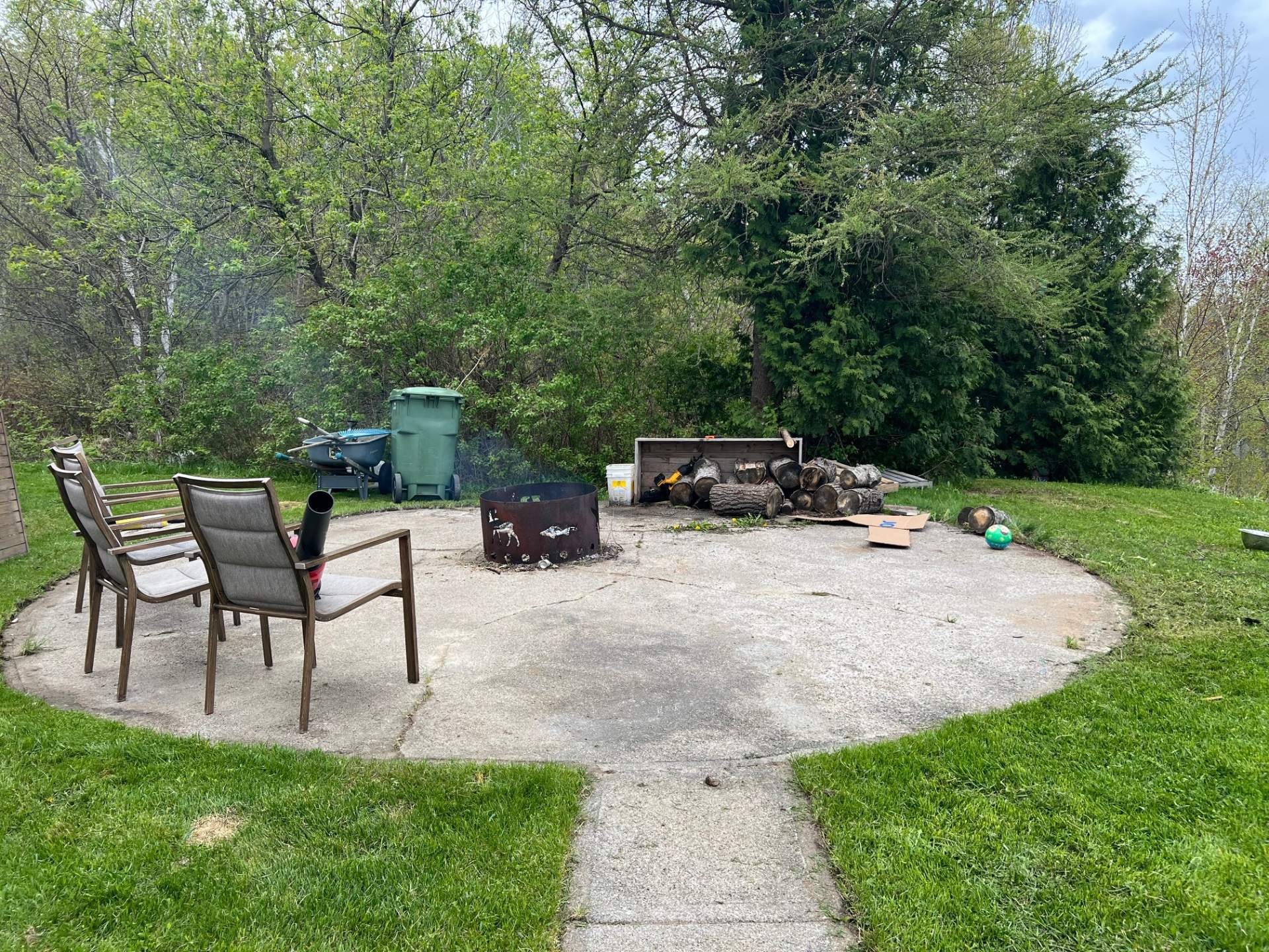 Courtyard - 835 Ch. Kipawa, Témiscaming, QC - Outdoor