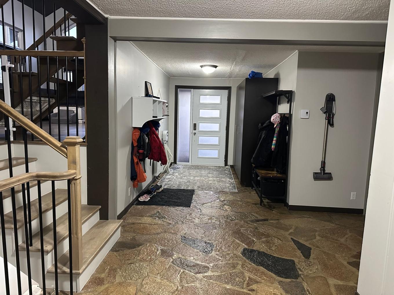 Hall - 835 Ch. Kipawa, Témiscaming, QC - Indoor Photo Showing Other Room