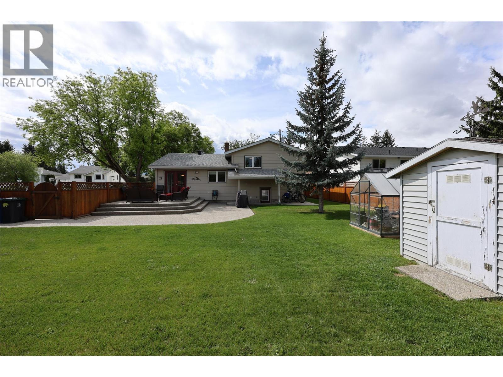 1440 Birch Crescent, Golden, BC - Outdoor With Backyard