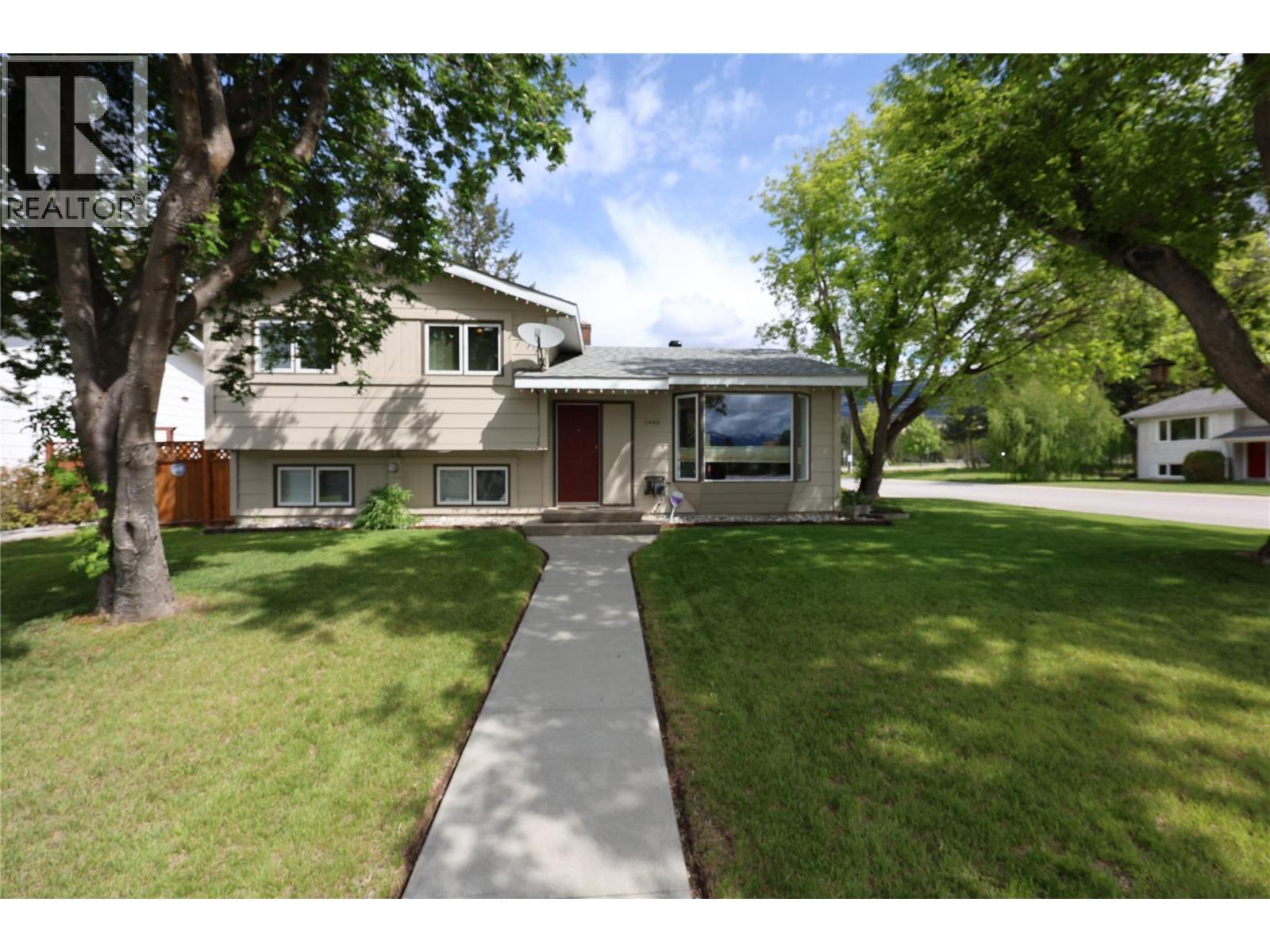 1440 Birch Crescent, Golden, BC - Outdoor