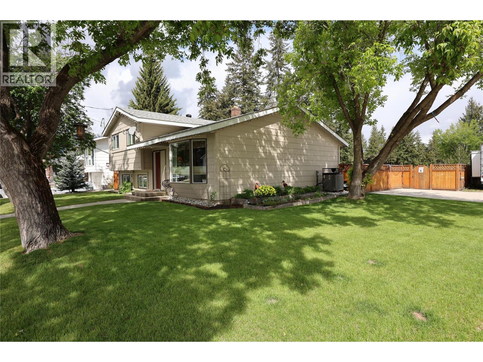 1440 Birch Crescent, Golden, BC - Outdoor