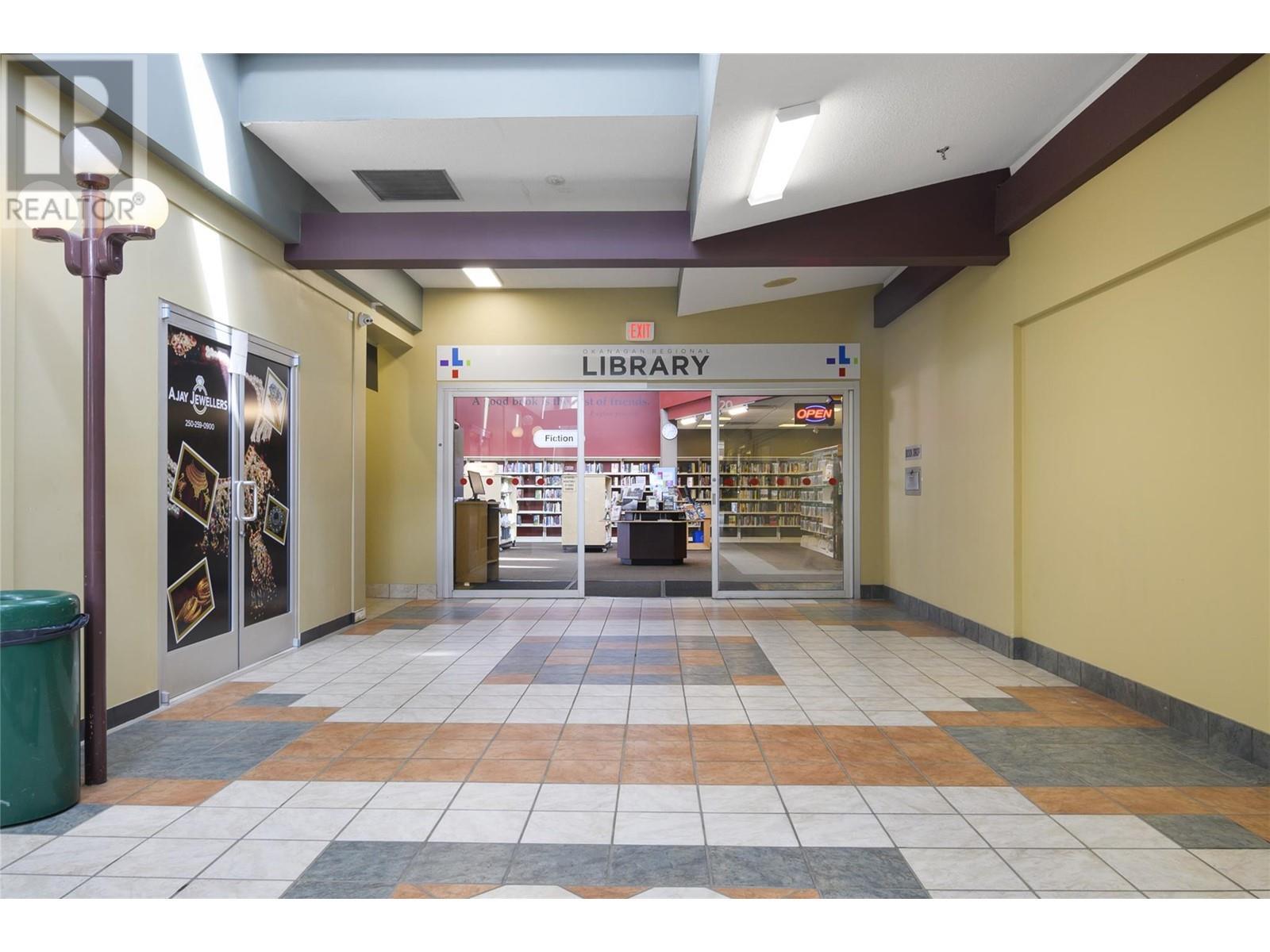 195 & 301 33 Highway W, Kelowna, BC