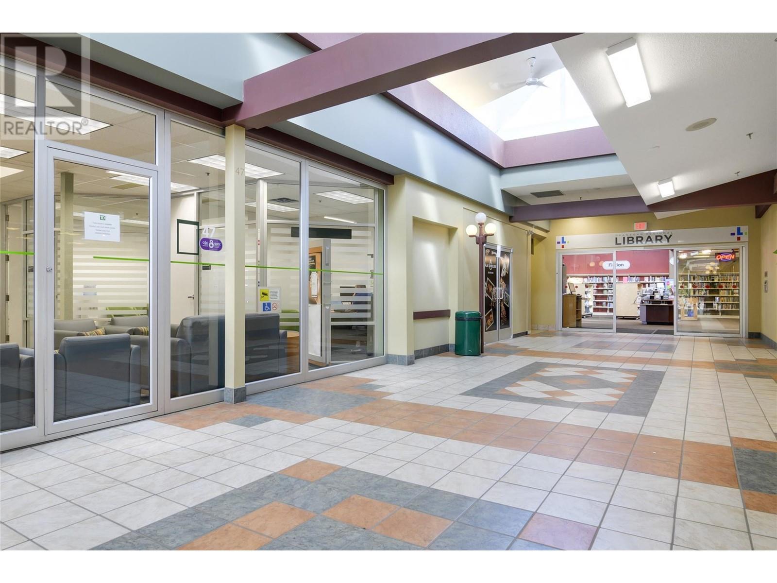 195 & 301 33 Highway W, Kelowna, BC