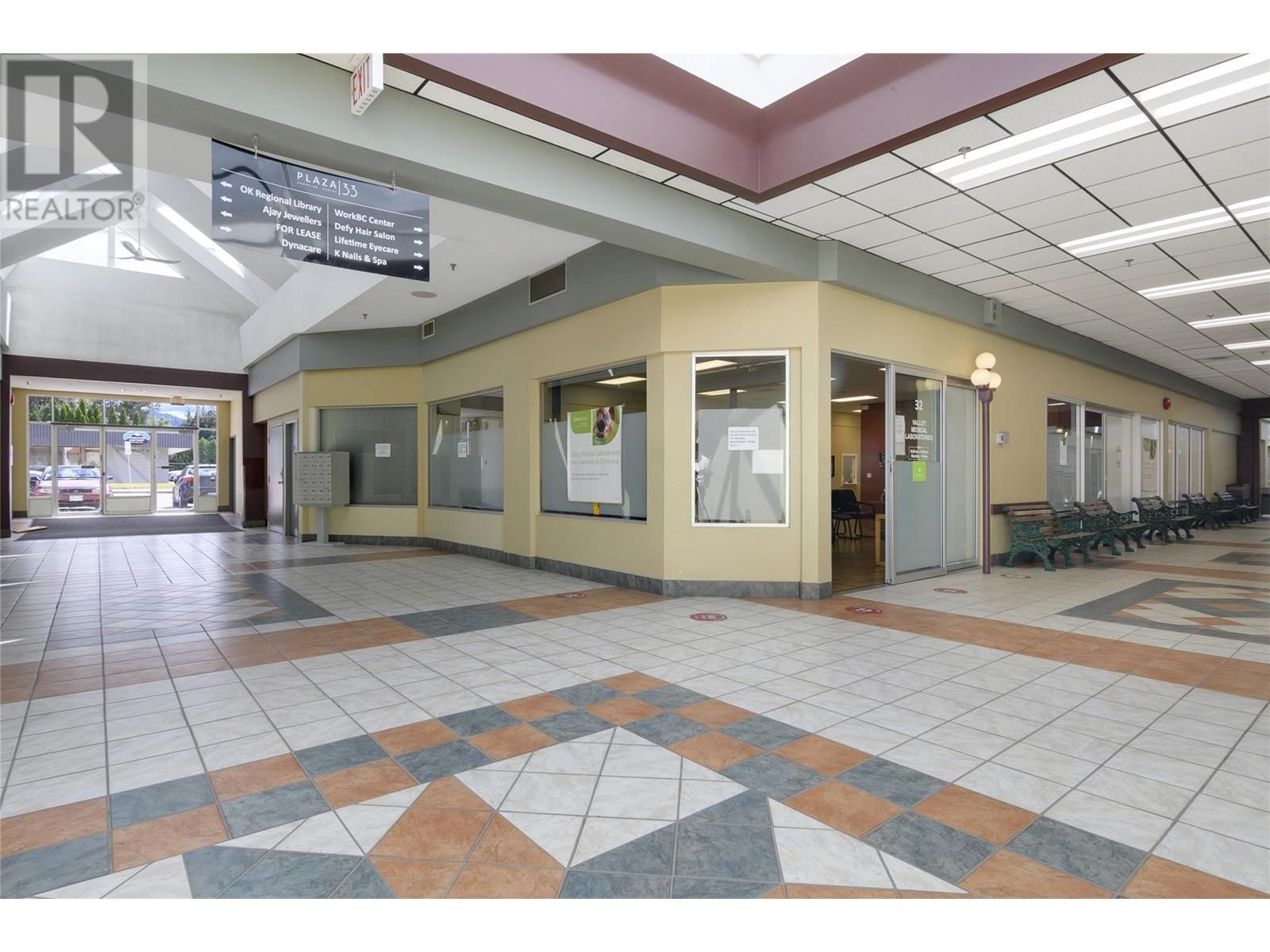 195 & 301 33 Highway W, Kelowna, BC