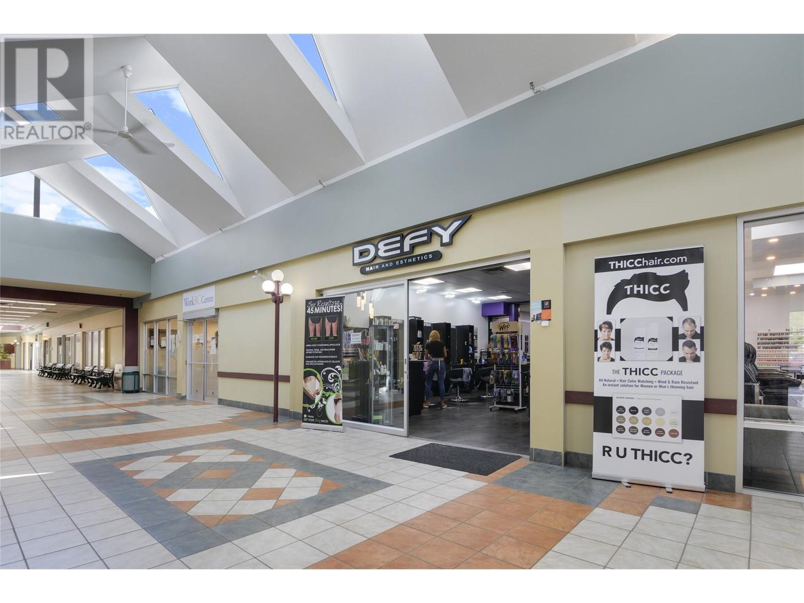 195 & 301 33 Highway W, Kelowna, BC