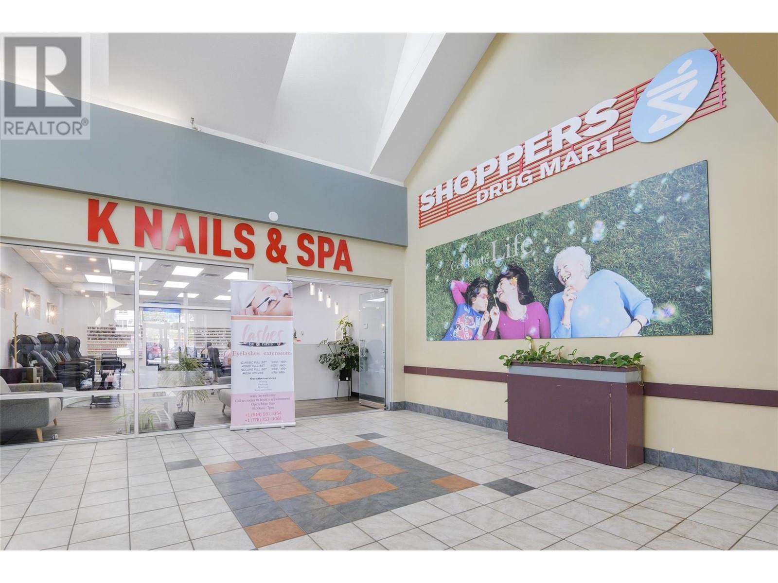 195 & 301 33 Highway W, Kelowna, BC