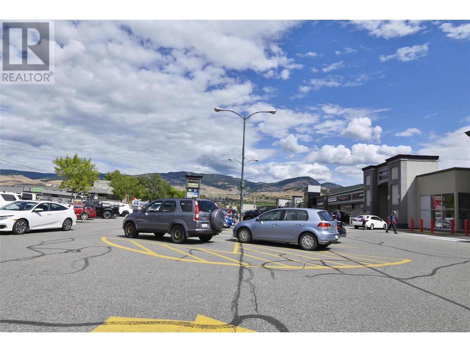 195 & 301 33 Highway W, Kelowna, BC