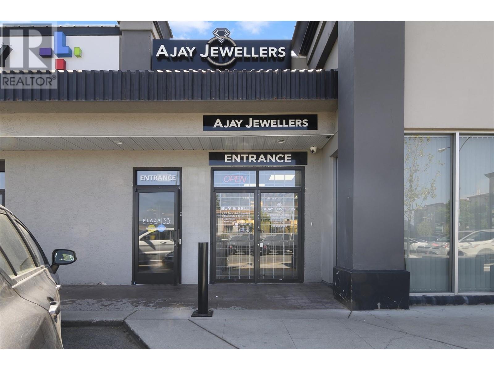 195 & 301 33 Highway W, Kelowna, BC