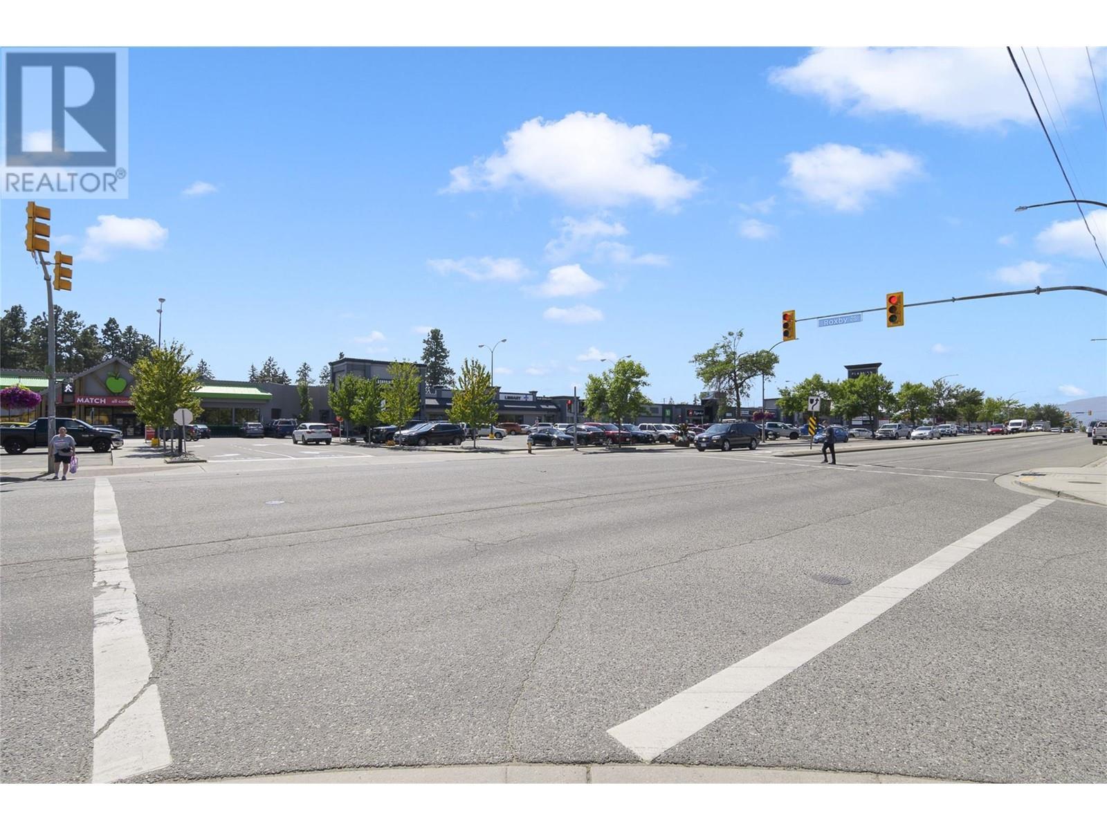 195 & 301 33 Highway W, Kelowna, BC