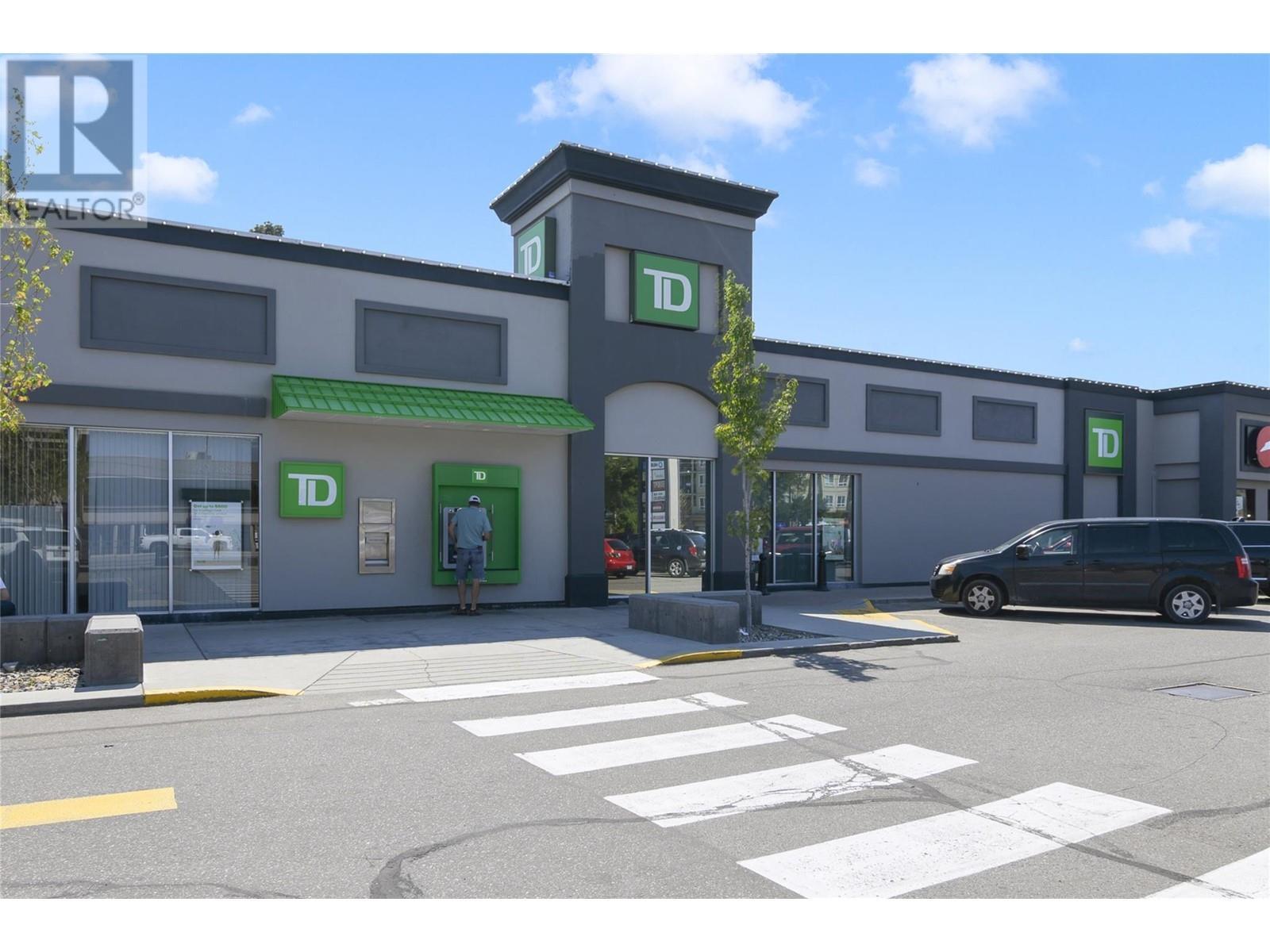 195 & 301 33 Highway W, Kelowna, BC