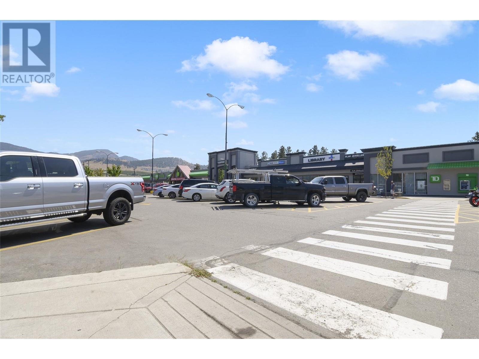 195 & 301 33 Highway W, Kelowna, BC