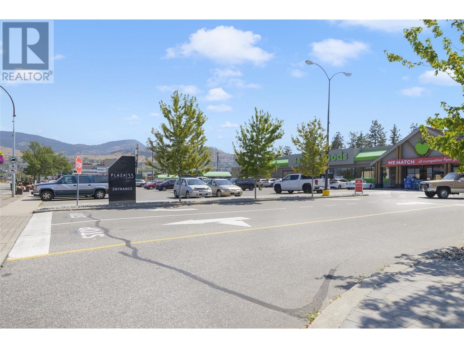 195 & 301 33 Highway W, Kelowna, BC