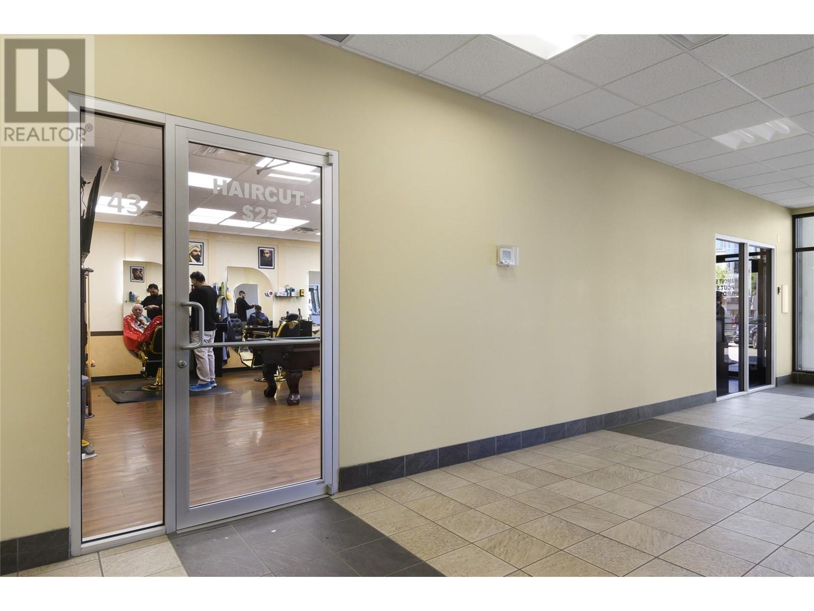 195 & 301 33 Highway W, Kelowna, BC