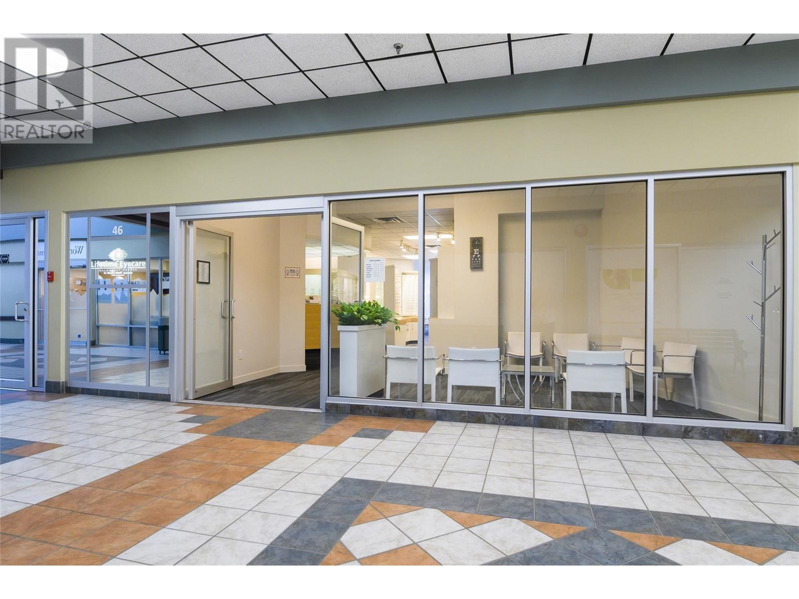 195 & 301 33 Highway W, Kelowna, BC